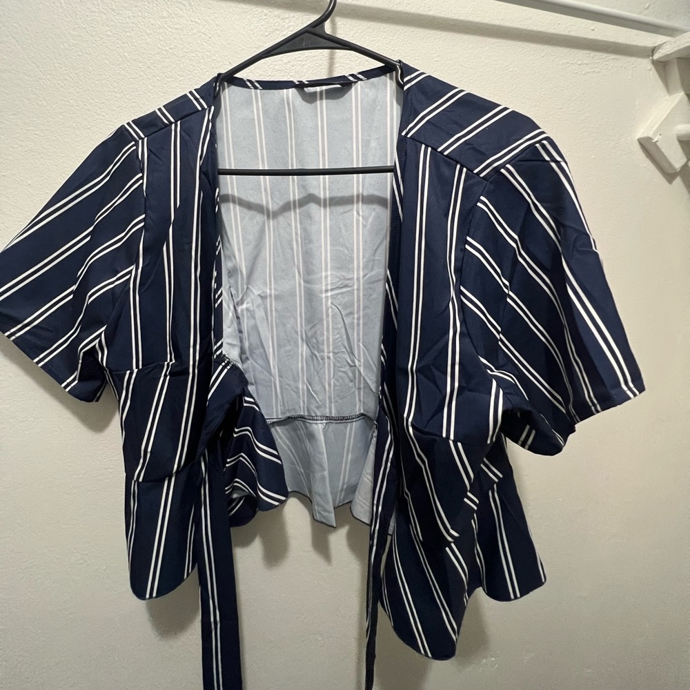0XL -  stripe tie in front crop blouse - never been worn